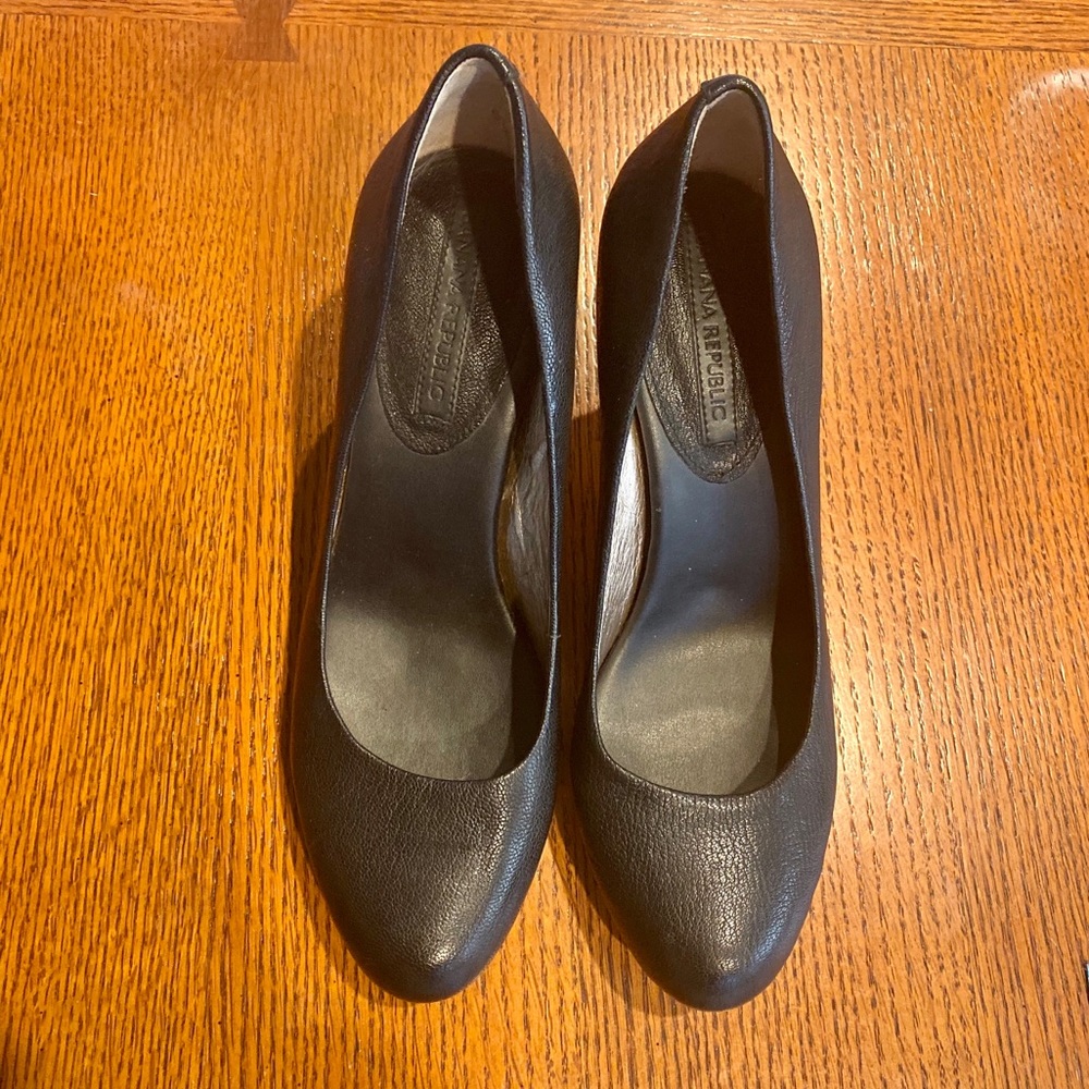 Banana Republic Leather Pumps